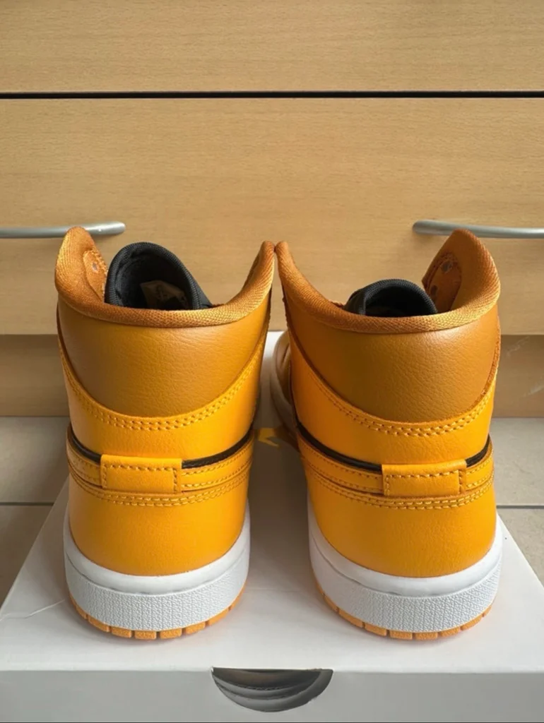 Air Jordan 1 Mid  – photo 4
